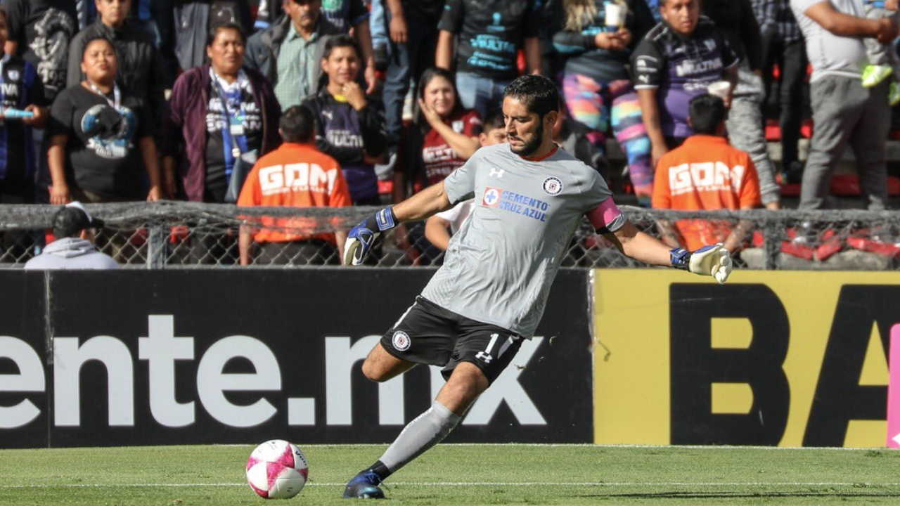 Jesús Corona declaró que aún no tiene contemplado su retiro como futbolista profesional y afirmó tiene intenciones de continuar con Cruz Azul