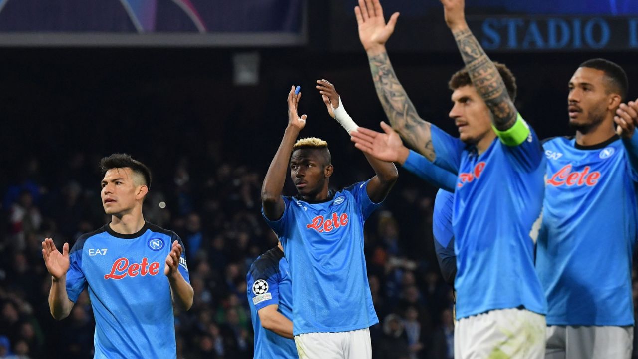 Napoli se clasificó a sus primeros cuartos de final en 68 años de existencia de la Copa de Europa.