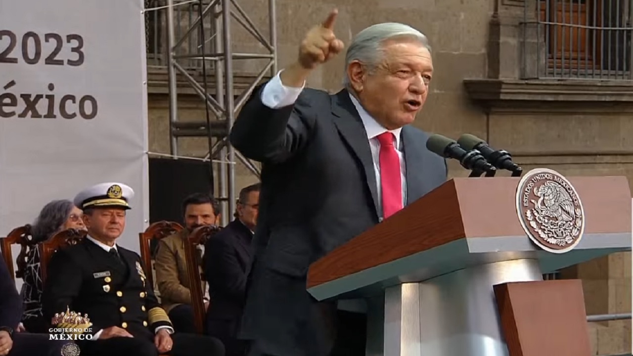 Durante la conmemoración del 85 aniversario de la expropiación petrolera, AMLO sentenció que los oligarcas no volverán al poder.