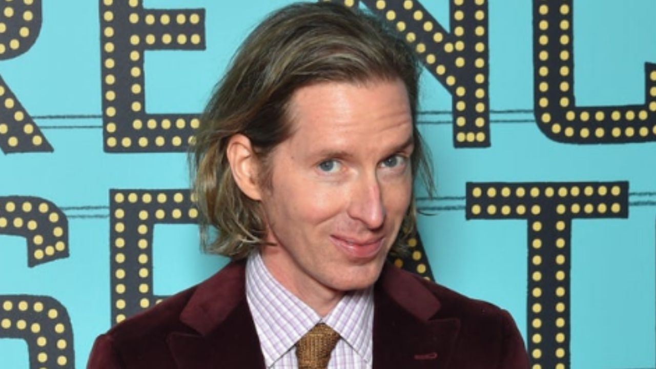 Wes Anderson, lanzó el póster de su próxima película “Asteroid City”y presentó su imponente elenco