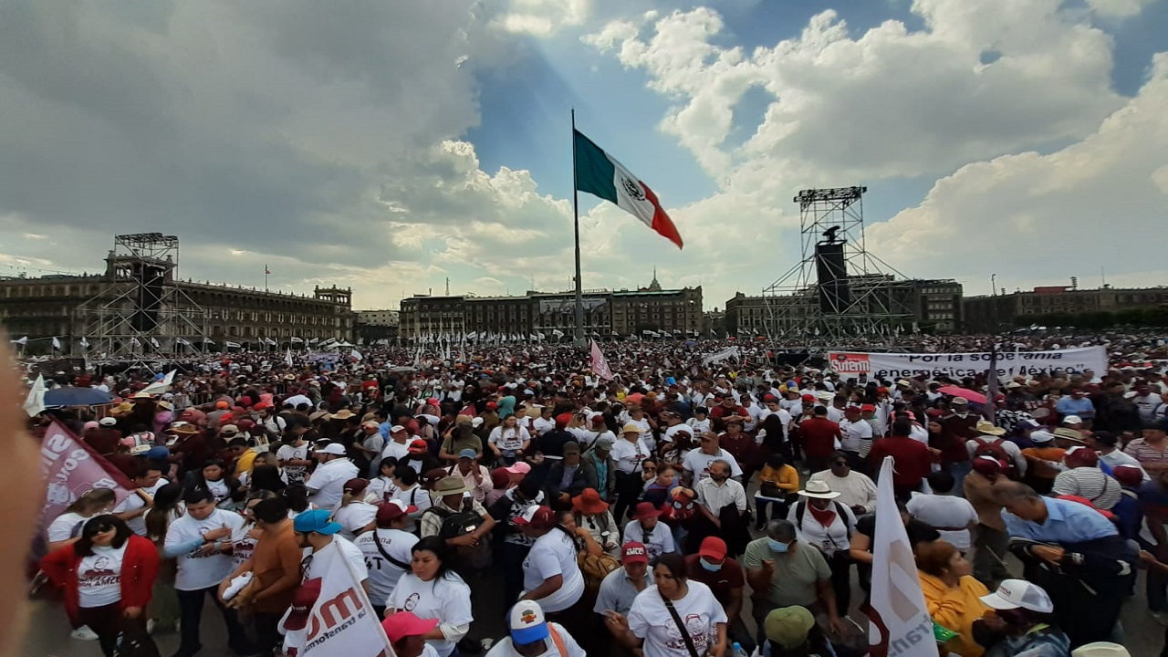 El Zócalo capitalino ya luce abarrotado previo al mensaje de AMLO por la Expropiación Petrolera.