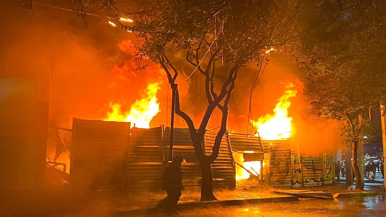 Claudia Sheinbaum, comentó que analiza la posibilidad de entregar viviendas a las familias afectadas por el incendió en la colonia Buenavista