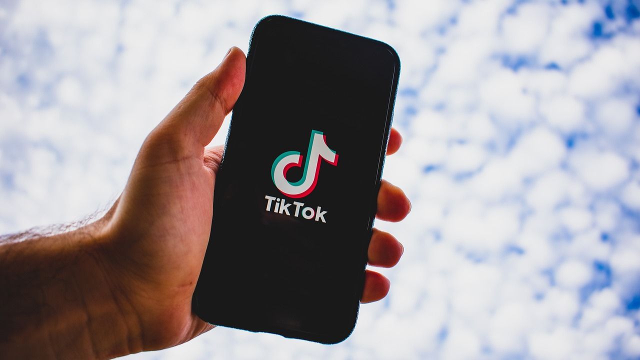 Jasmine Taylor comenzó a utilizar este método en febrero de 2021 y ya la siguen 620 mil personas en TikTok