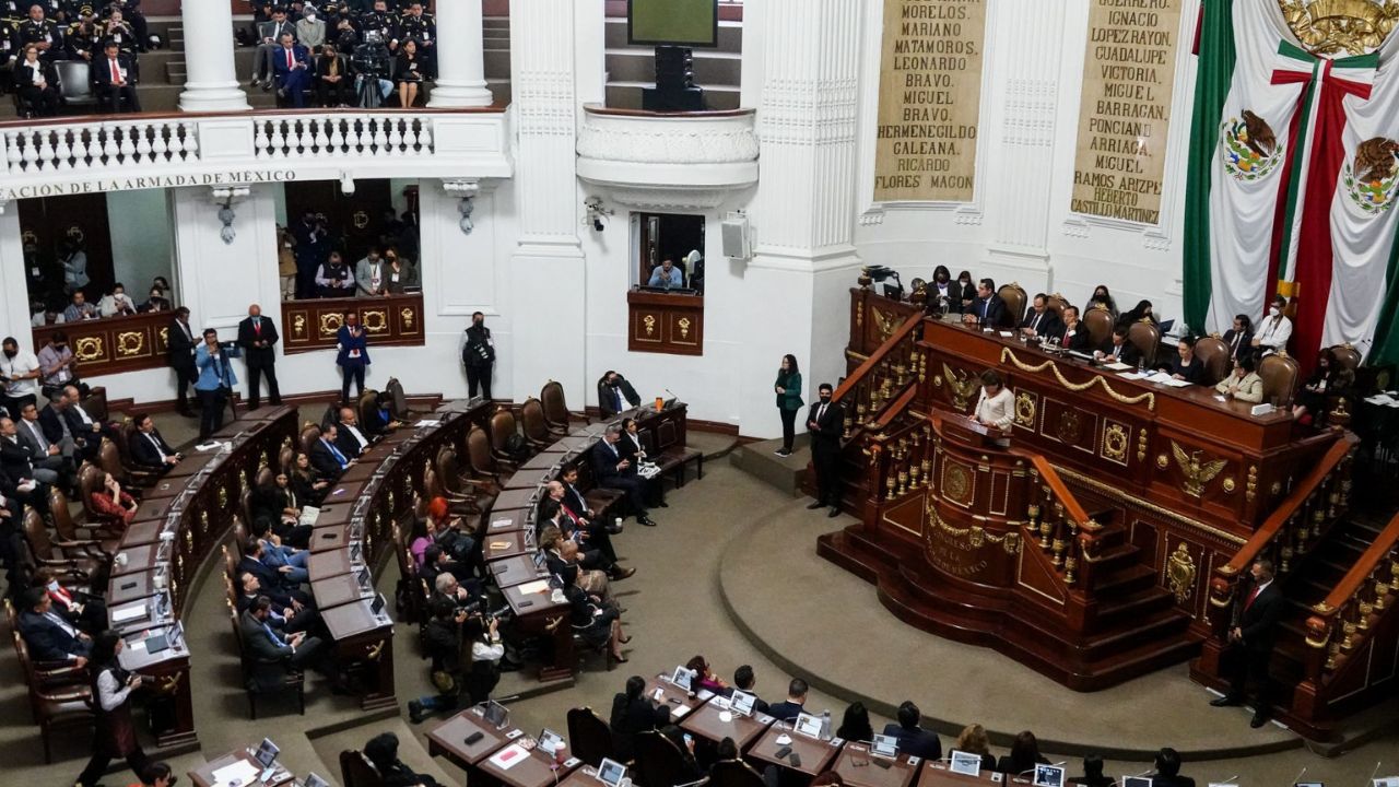 Trabajadores toman Congreso capitalino