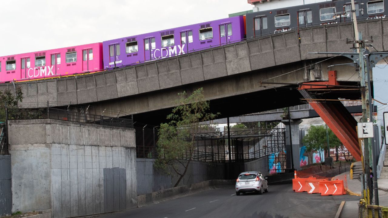 El titular de Obras supervisó los trabajos de rehabilitación en la Línea 9 del Metro.