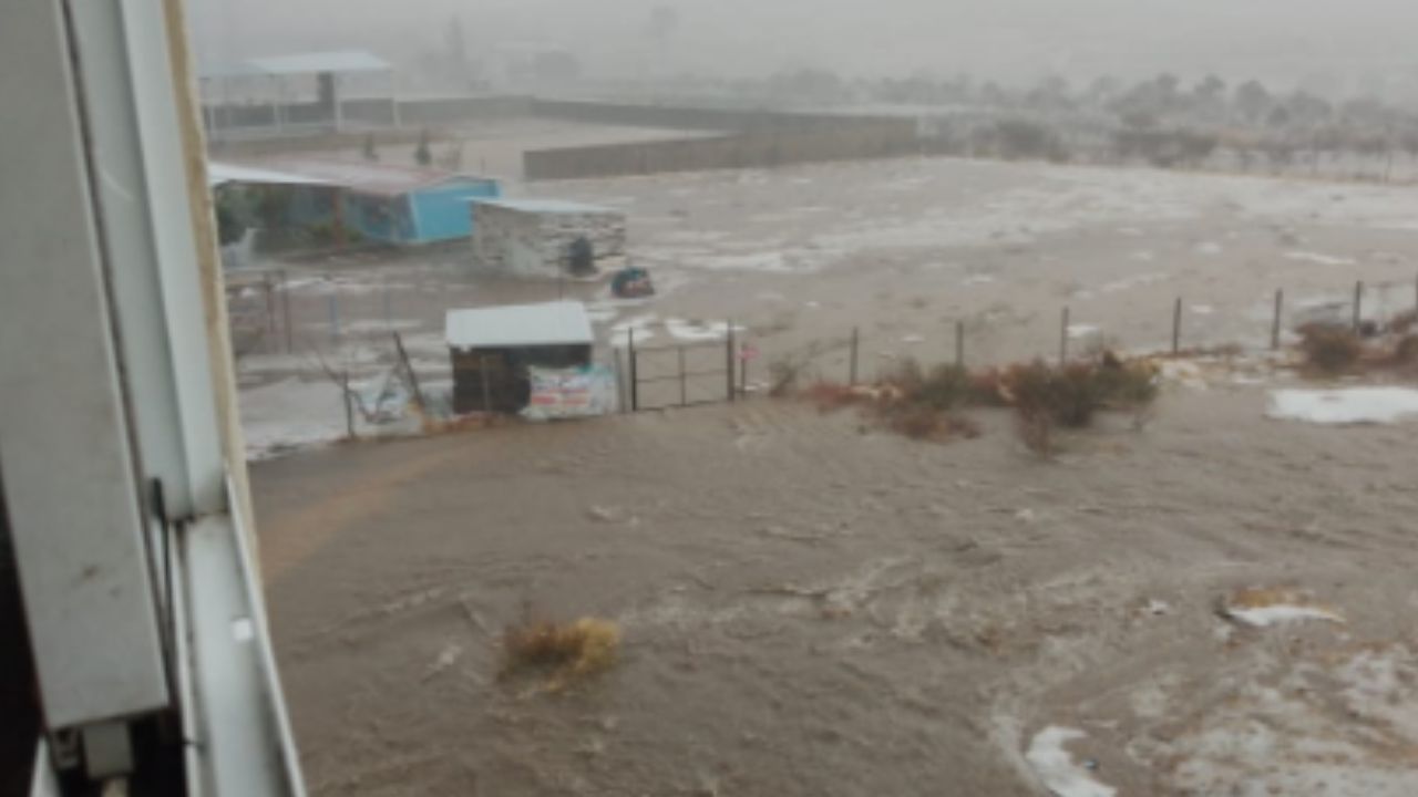 Tras la lluvia y granizada de este jueves se provocó un fuerte accidente en el libramiento de la carretera federal 190, tramo El Tule a Pemex, Oaxaca