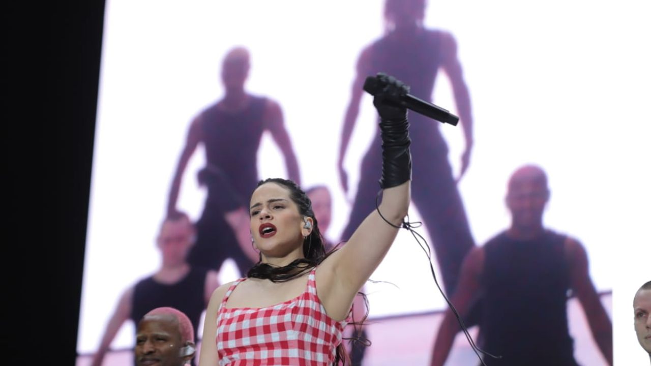 Claudia Sheinbaum, agradeció a la cantante española Rosalía por elegir al Zócalo de la Ciudad de México para cerrar su gira musical