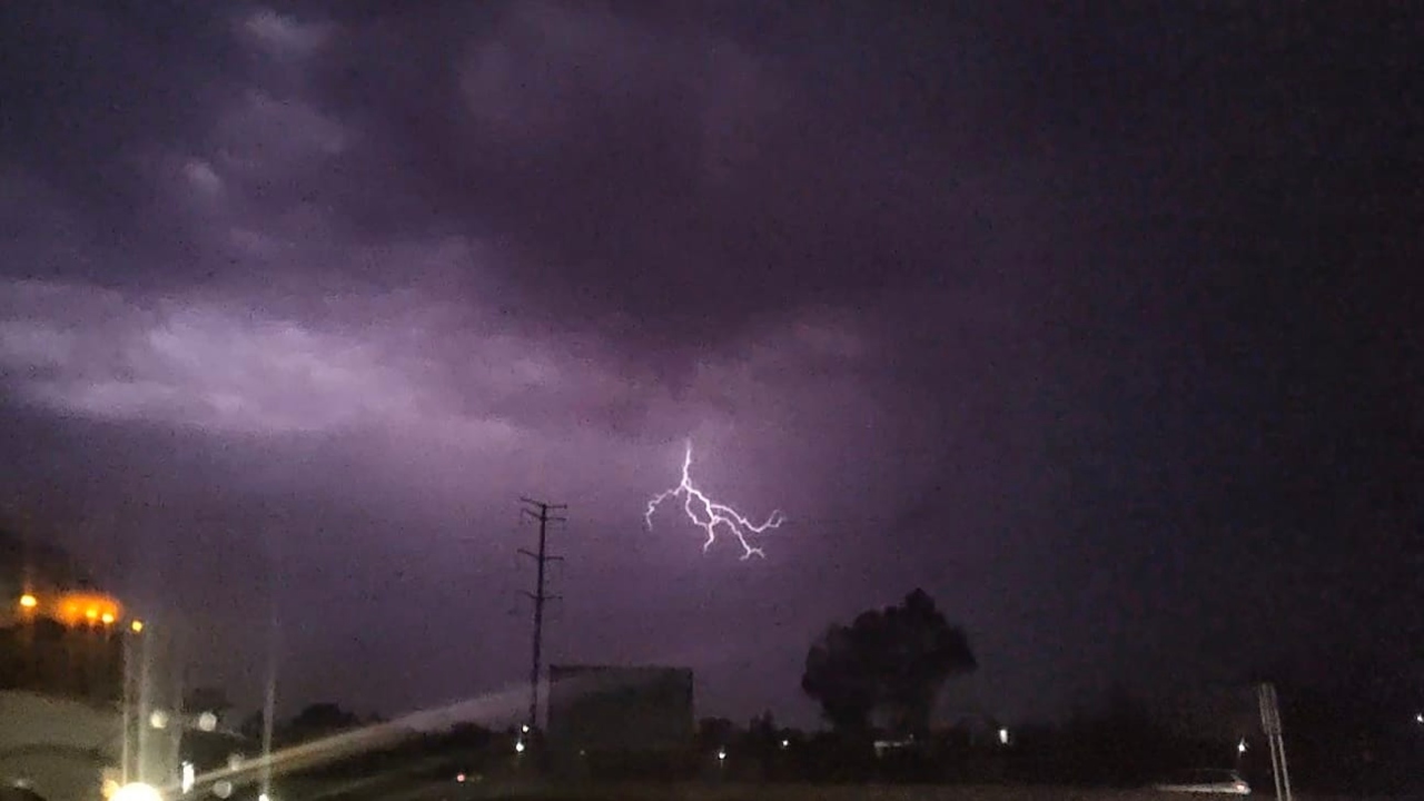 TORMENTA ELÉCTRICA, Rayo mata a estudiante se secundaria que jugaba futbol