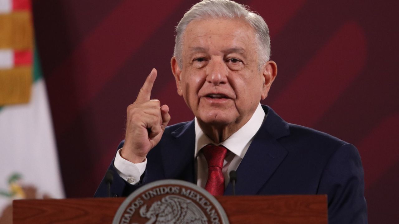 AMLO reveló que duda en firmar para que sea publicada en el DOF la reforma que eliminó el tope en gasto de publicidad de estados y municipios