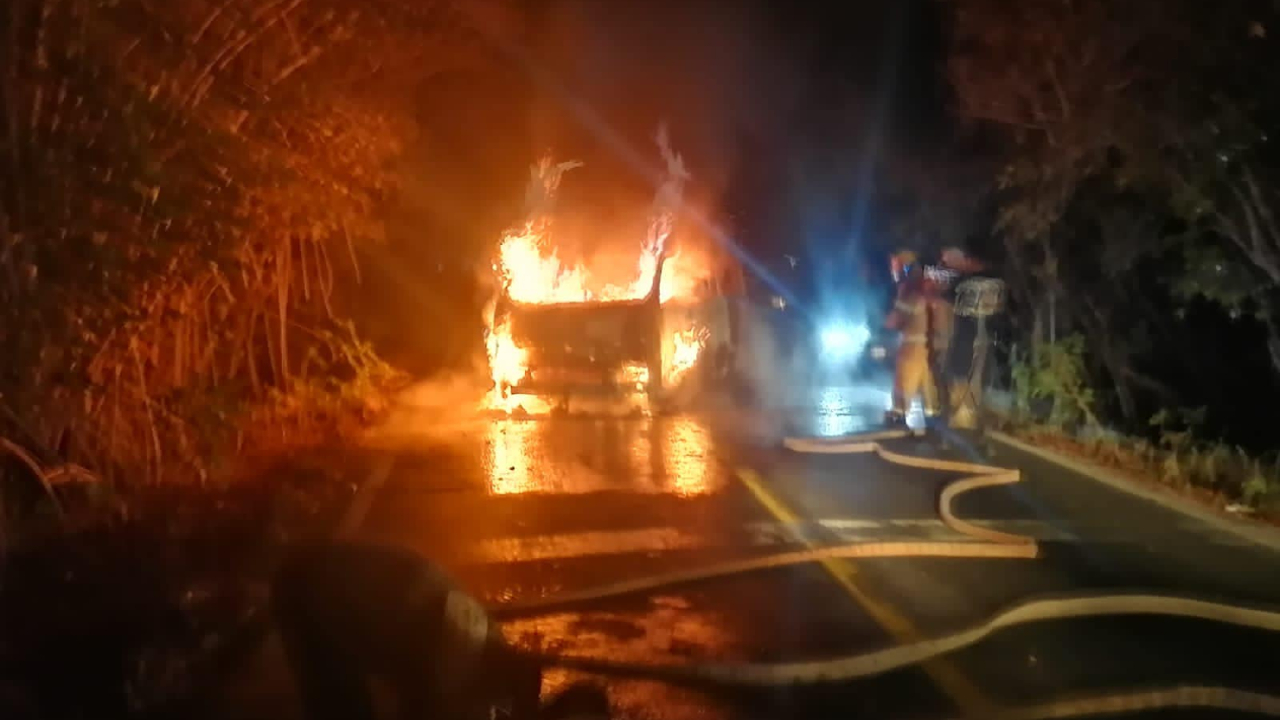 Foto: SSPC Nayarit | Se registran bloqueos y quema de vehículos en Nayarit.