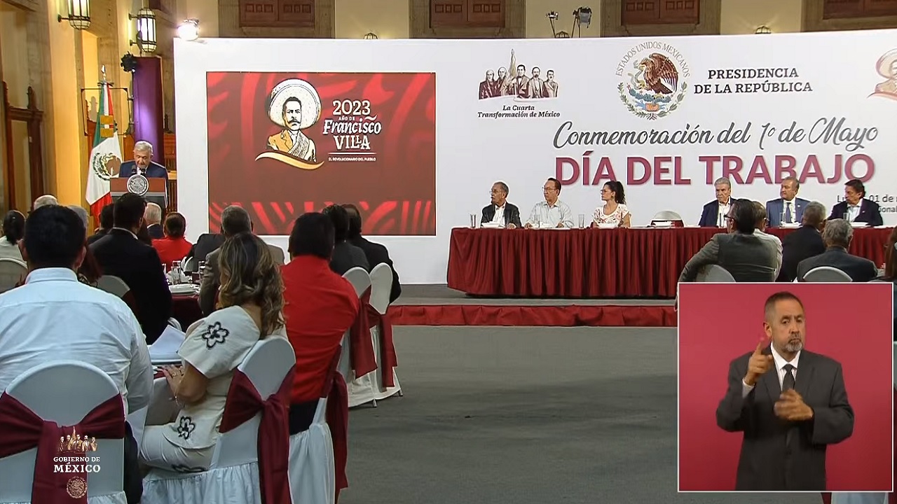 AMLO conmemoró el Día Internacional del Trabajo con sindicalistas en Palacio Nacional.