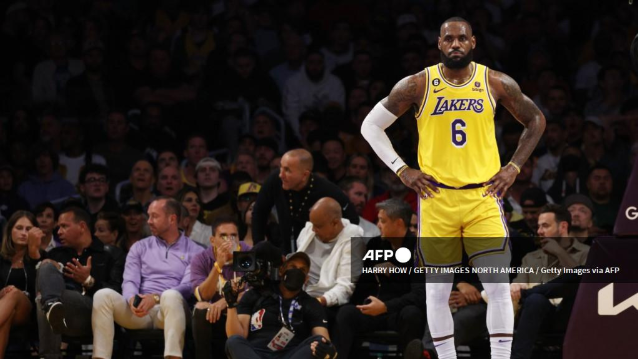 Foto: AFP | Tras haber sido eliminado en la NBA, LeBron James abrió la posibilidad a su retiro de las canchas.