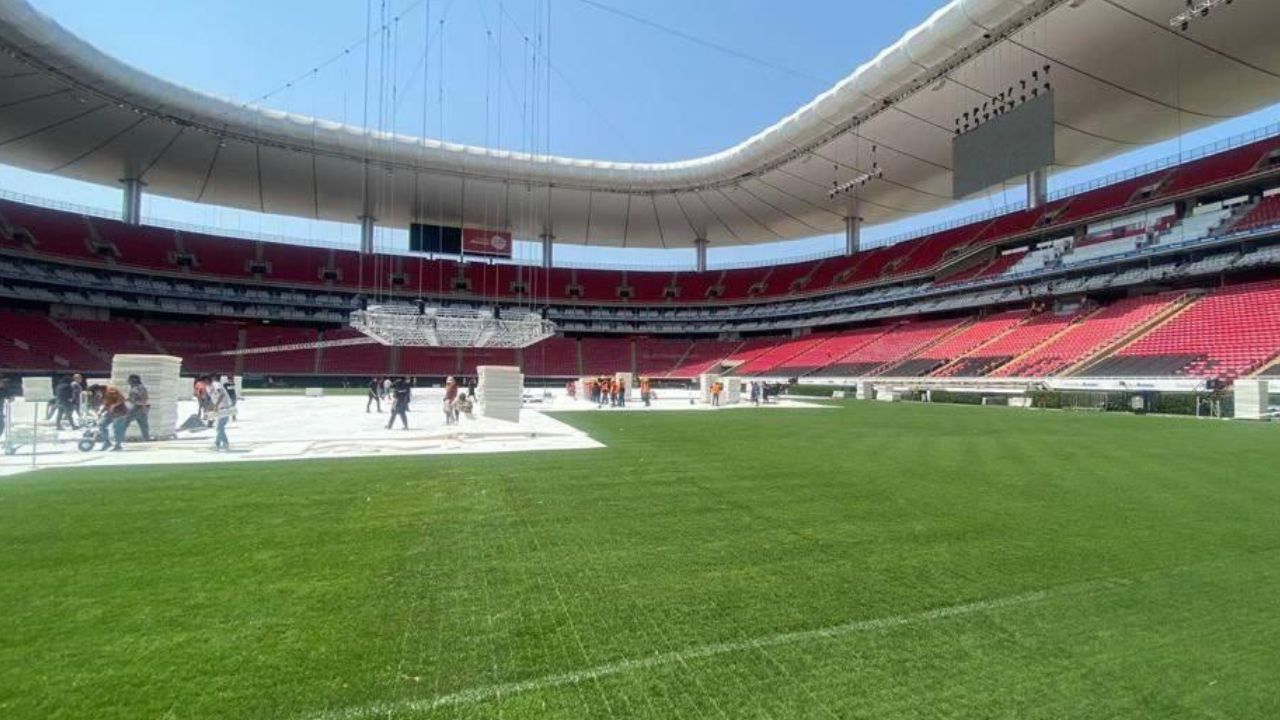 Enrique Alfaro, dejó el césped de la cancha del Estadio Akron en perfectas luego de la pelea del Canelo vs Ryder