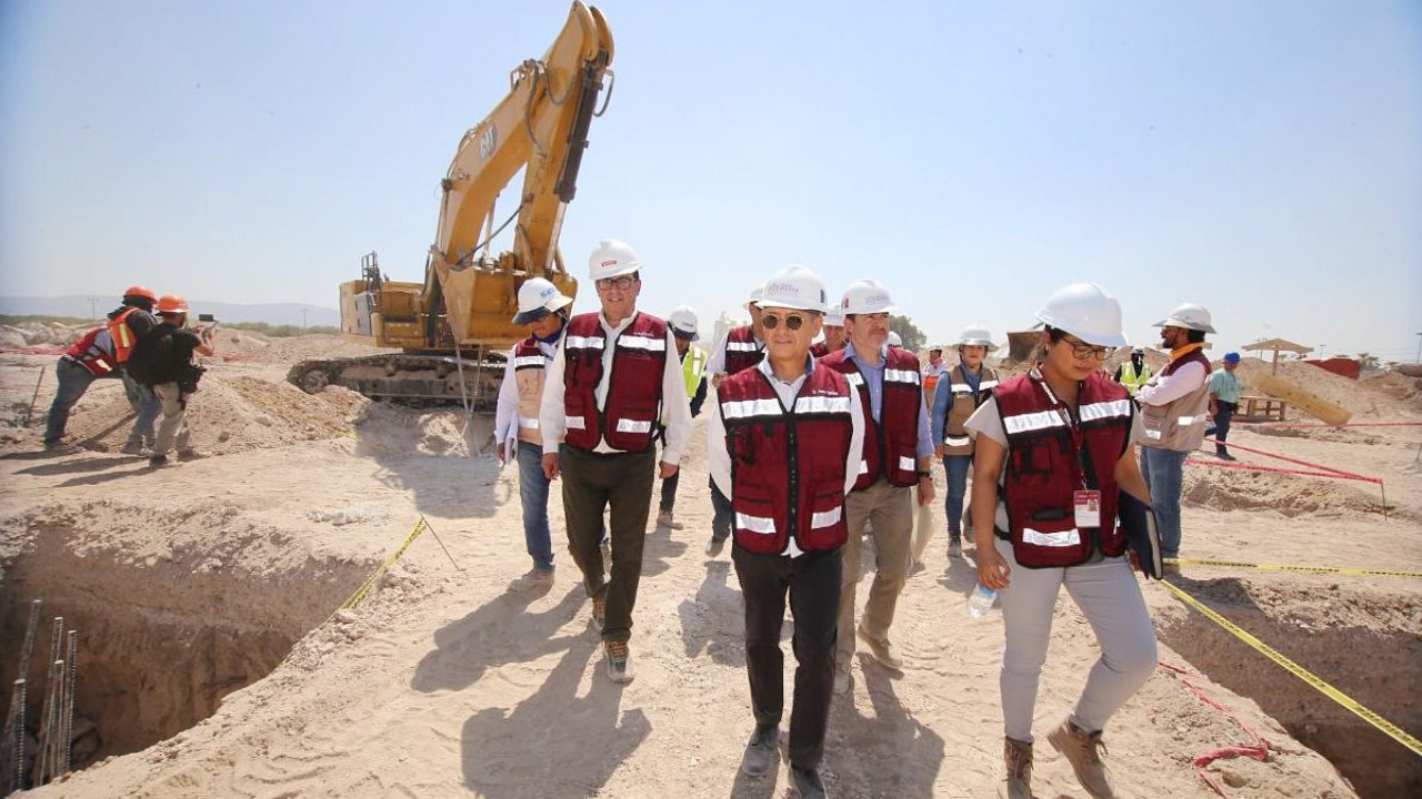 La clínica se encuentra en la planta baja de un inmueble de cinco niveles