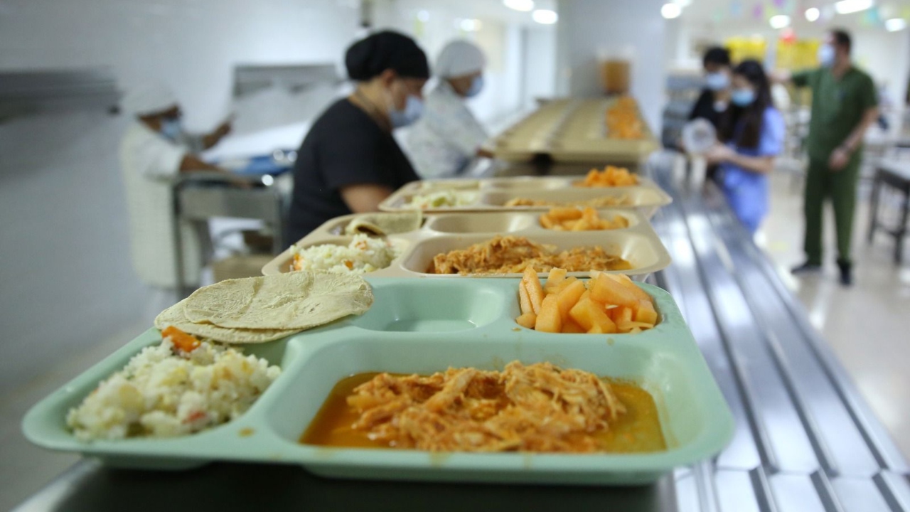 "Cuando se dan de alta, les damos orientación e indicaciones de su tratamiento en cuanto al cuidado de su dieta"