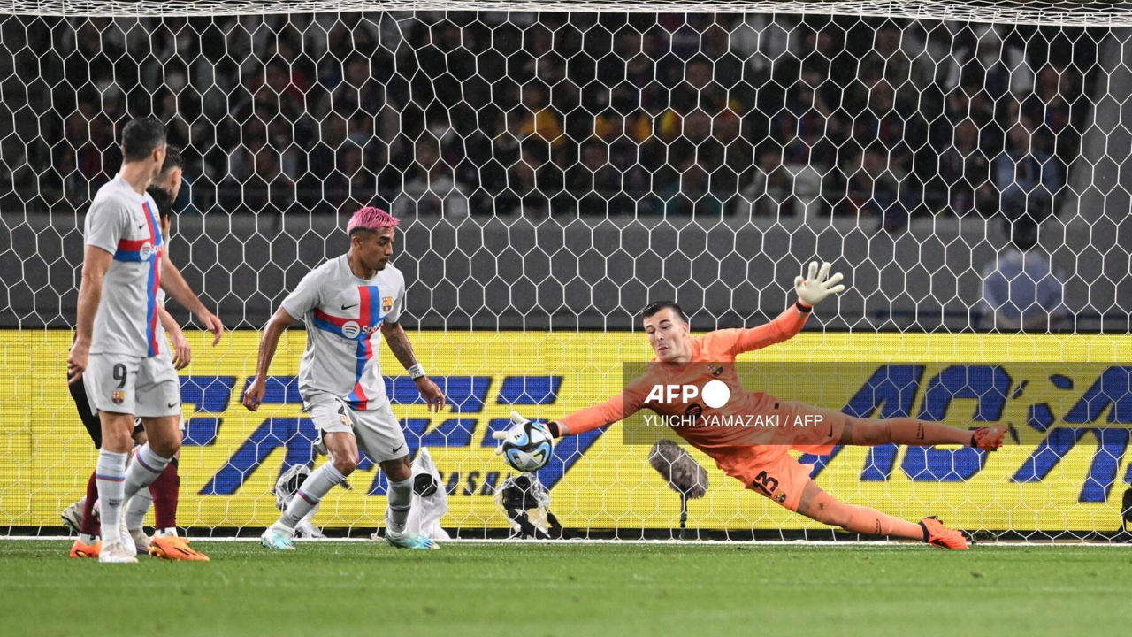 Foto: AFP | El mexicano, Julián Araujo, debutó con el primer equipo del Barcelona.