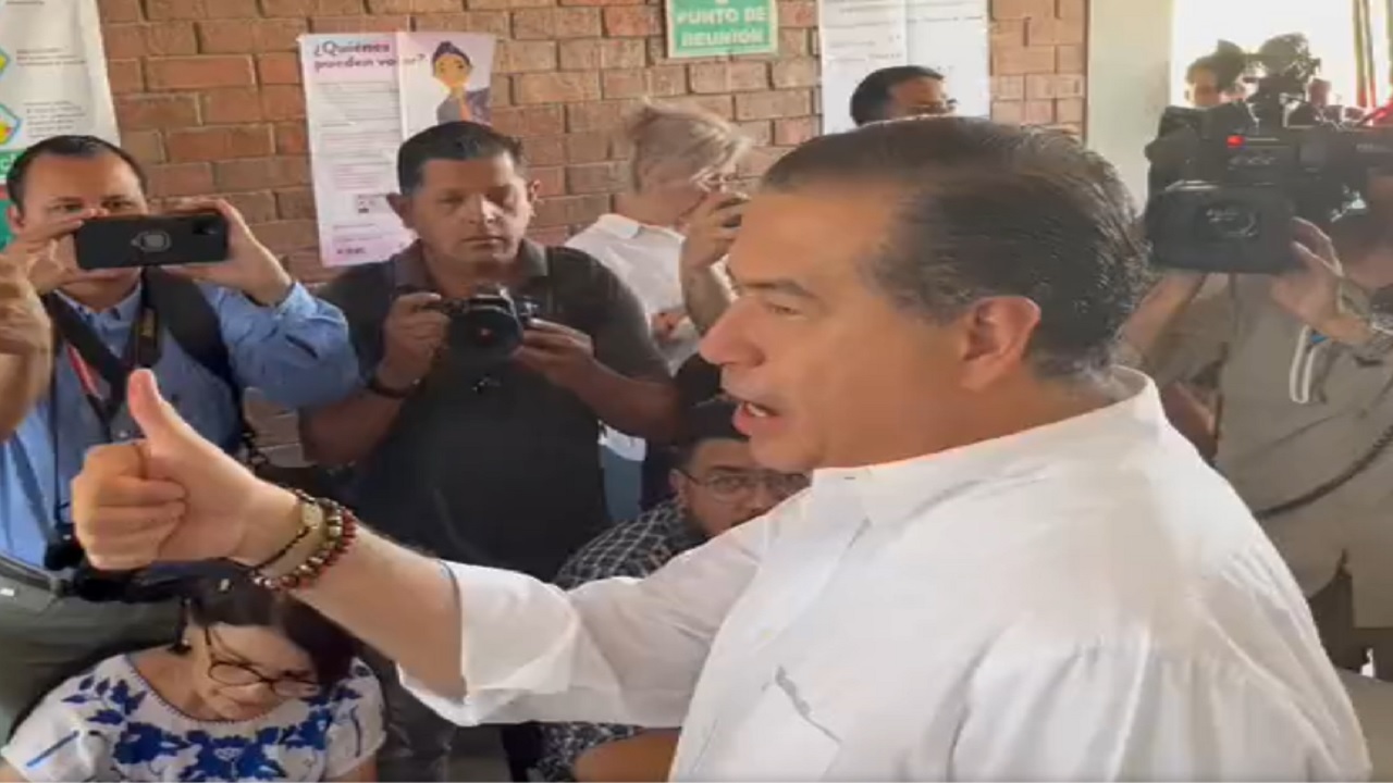 Ricardo Mejía Berdeja votó en Torreón, Coahuila.