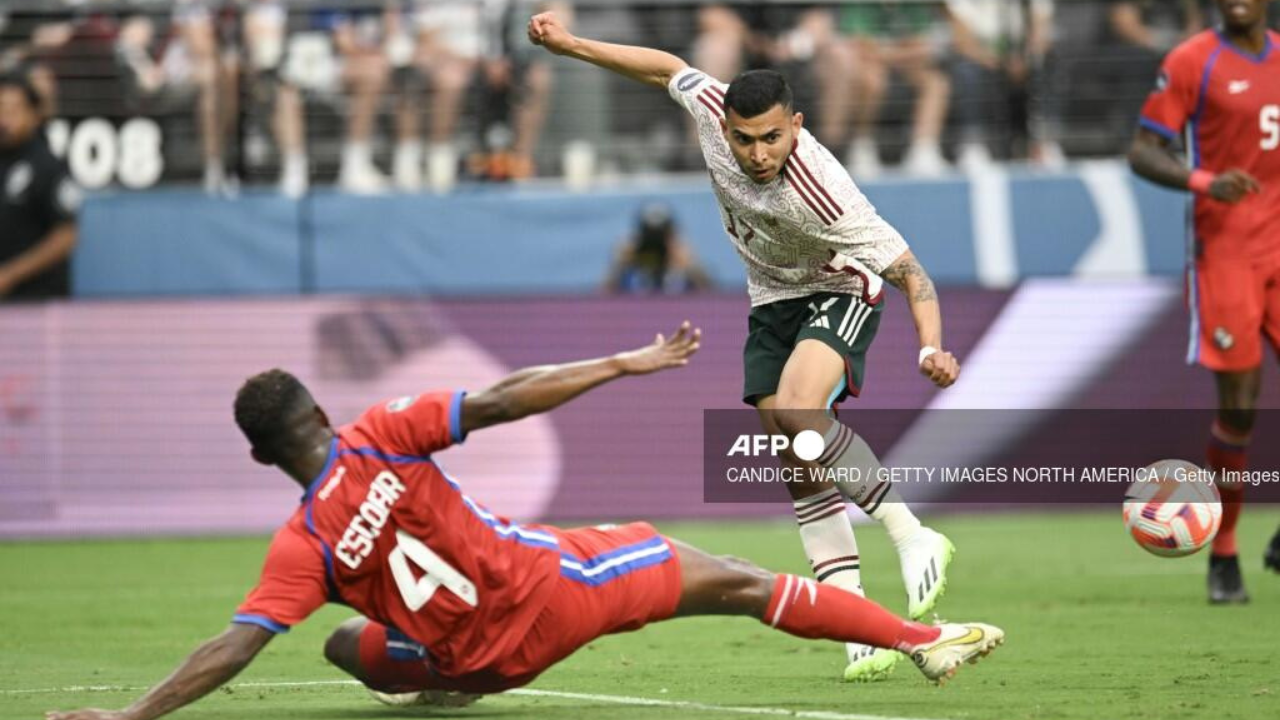 Foto: AFP | AEK habría hecho una oferta de 8 millones de euros por Orbelín Pineda.