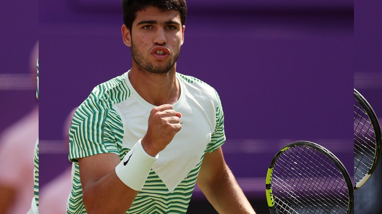 El tenista español, Carlos Alcaraz, confirmó su mejoría sobre las canchas de superficie viva