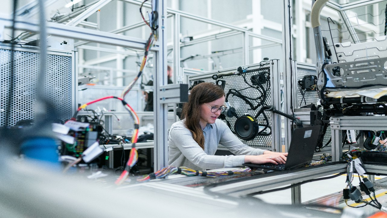 El Día Internacional de la Mujer en la Ingeniería reconoce a las mujeres que ejercen esta carrera