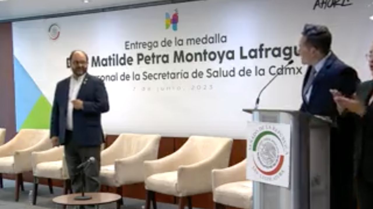 Emilio Álvarez Icaza Longoria entregó la Medalla “Dra. Matilde Petra Montoya Lafragua” a 120 empleados del sector salud