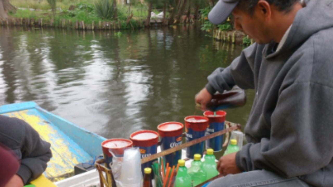 Omar García Harfuch, anunció que en la alcaldía Xochimilco iniciarán a desmontar las chelerías en embarcaderos