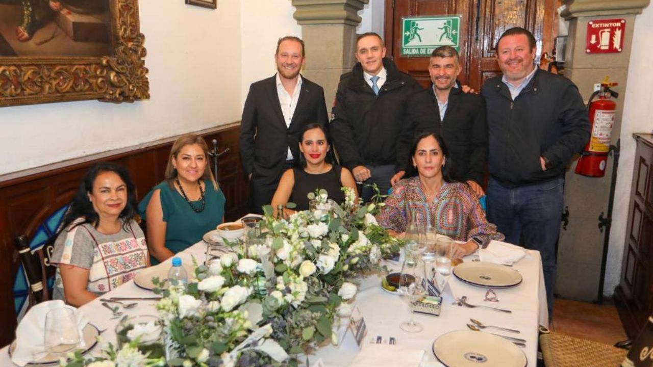 Los alcaldes opositores se reunieron en el Café Tacuva, ubicado en el Centro Histórico.