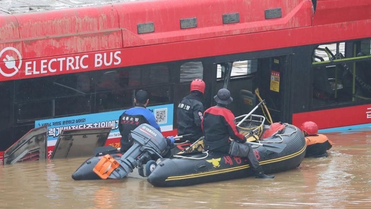 Recuperan último cadáver en un túnel inundado en Corea del Sur