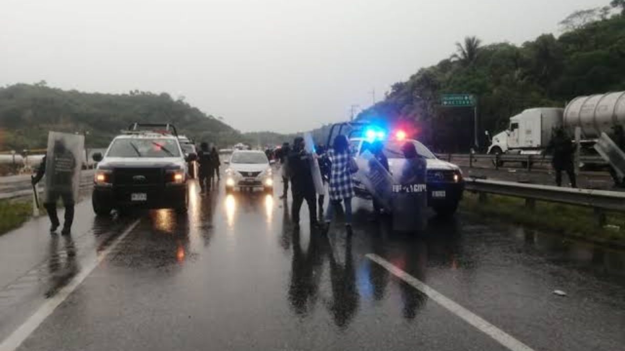 El expolicía presuntamente robó y agredió a un periodista el cual ejercía su labor de comunicador.