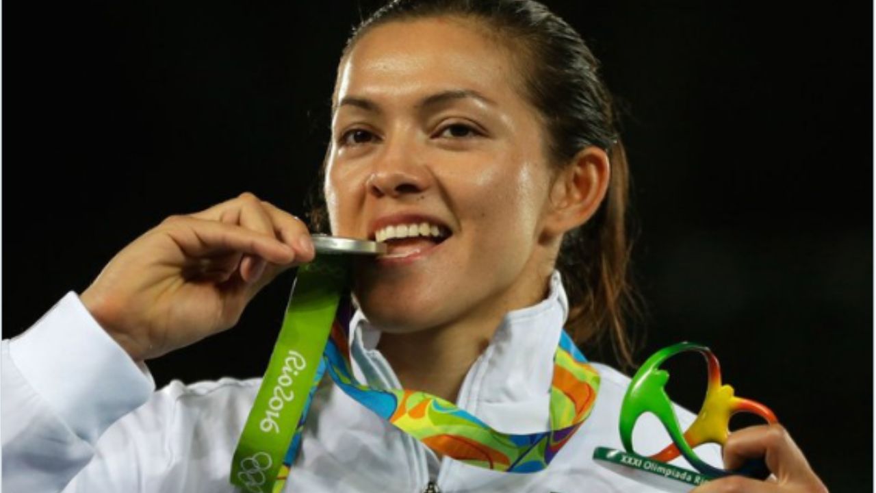 Foto:Twitter/@COM_Mexico|¿Quién es María del Rosario Espinoza, la taekwondista que hizo historia en México?