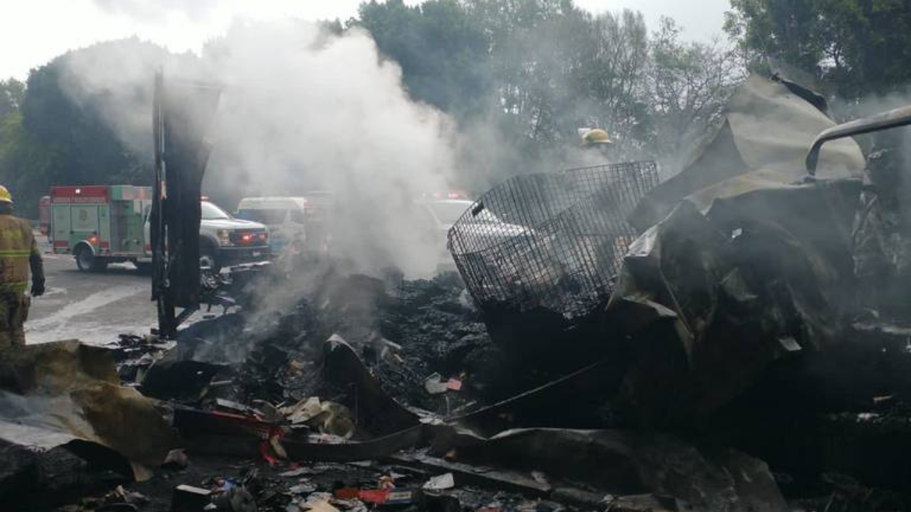 Foto: PC Morelos | Un fuerte accidente se presentó en distintos kilómetros de la carretera México-Cuernavaca y que afectó a bastantes usuarios.