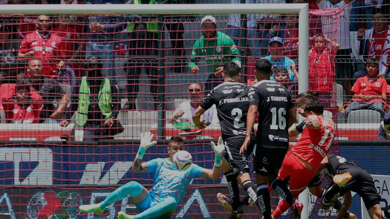 Foto: Quadratín | Los diablos rojos del Toluca debutaron en casa con un empate ante los rayos de Necaxa.