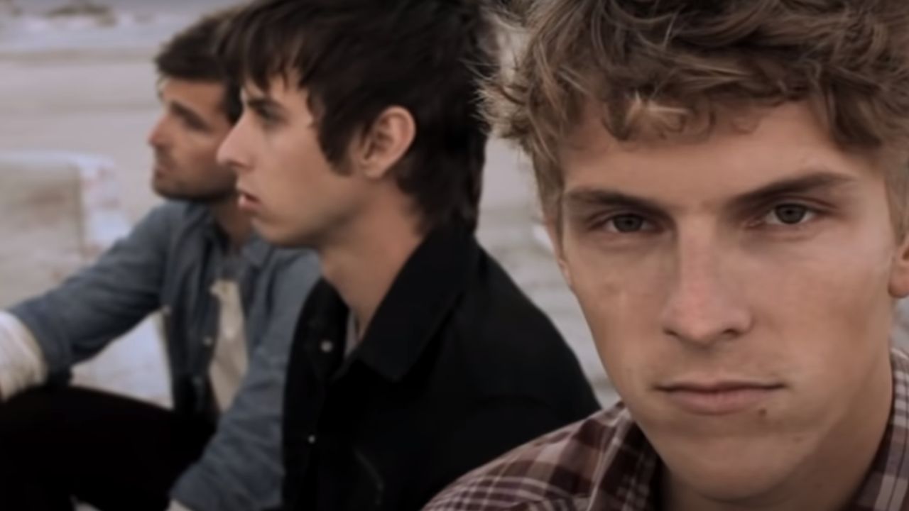 La historia detrás de ‘Pumped Up Kicks’, una de las canciones más populares de Foster The People aguarda muchos secretos