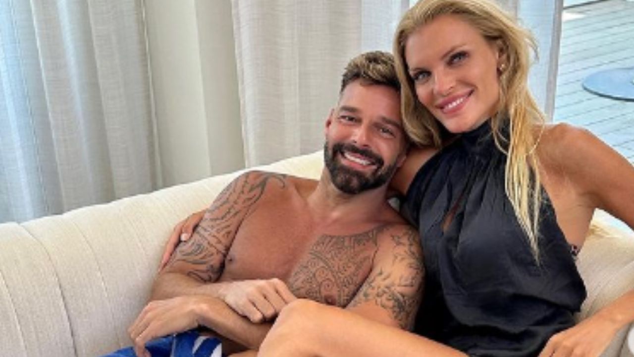 Foto:Instagram/@ricky_martin|¡¿Qué está pasando?! Ricky Martin explota las redes tras aparecer abrazado de una modelo