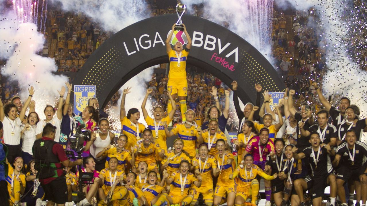 Foto:Caurtoscuro|¡Eale! Tigres Femenil se corona en el Campeón de Campeonas ante el América