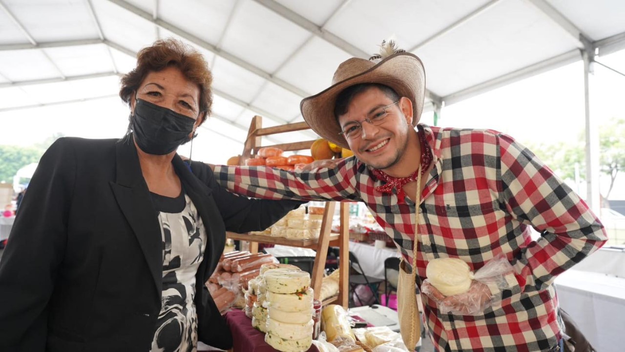 Fotografía de la feria de emprendedores en la GAM