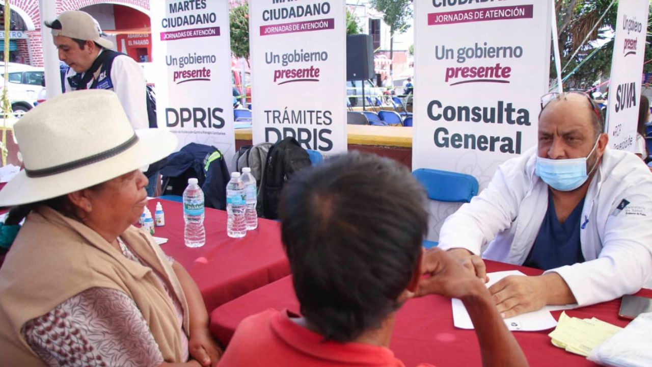 En Puebla, durante el “Martes Ciudadano” realizaron a pacientes revision de signos generales (peso, talla, presión y glucosa) y posterior fueron canalizados con especialistas