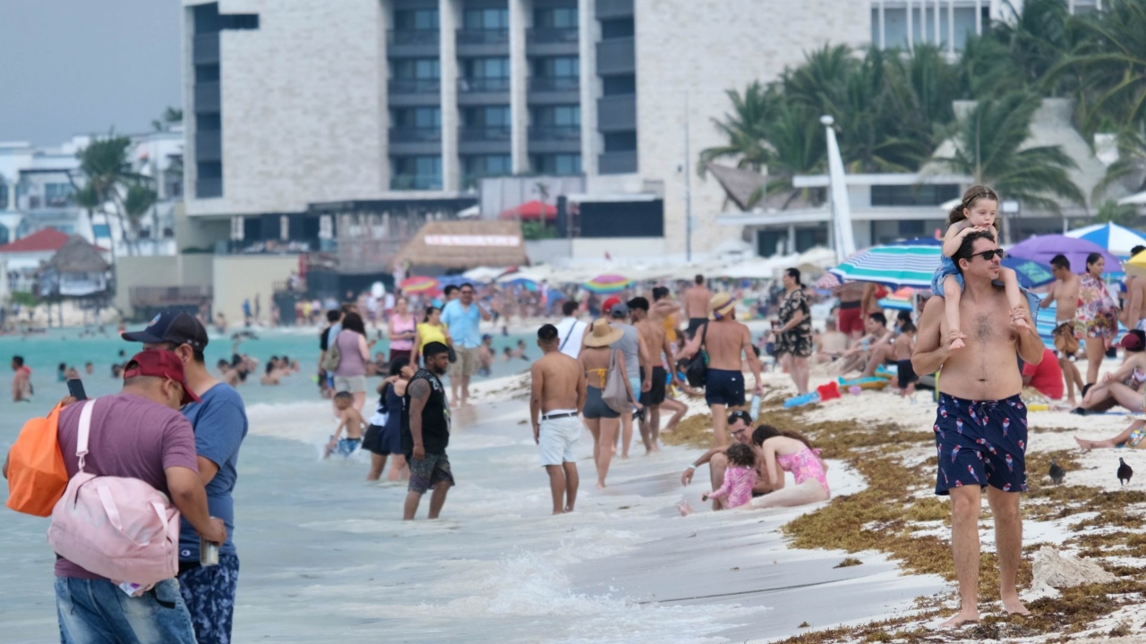 Pide Cofepris a vacacionistas tener playas limpias ante incremento de bacterias