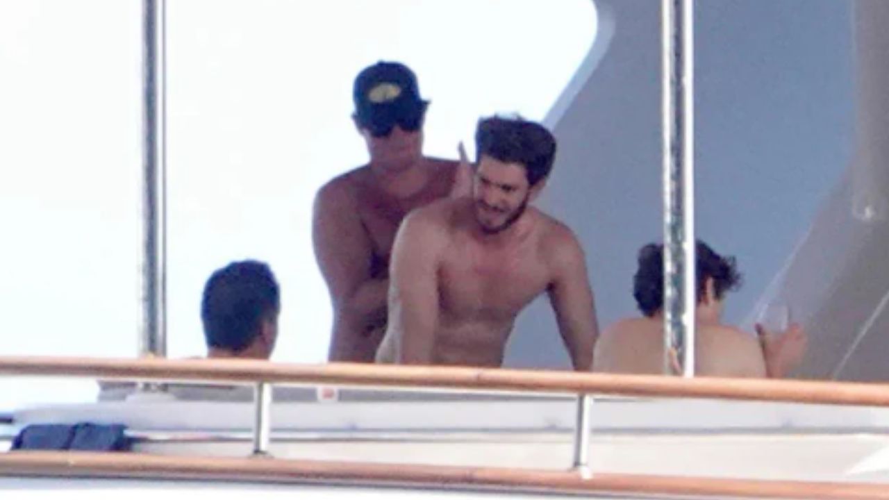 Foto:Redes sociales|¡Cachado! Se viralizan fotos de Andrew Garfield de vacaciones; hacen polémica