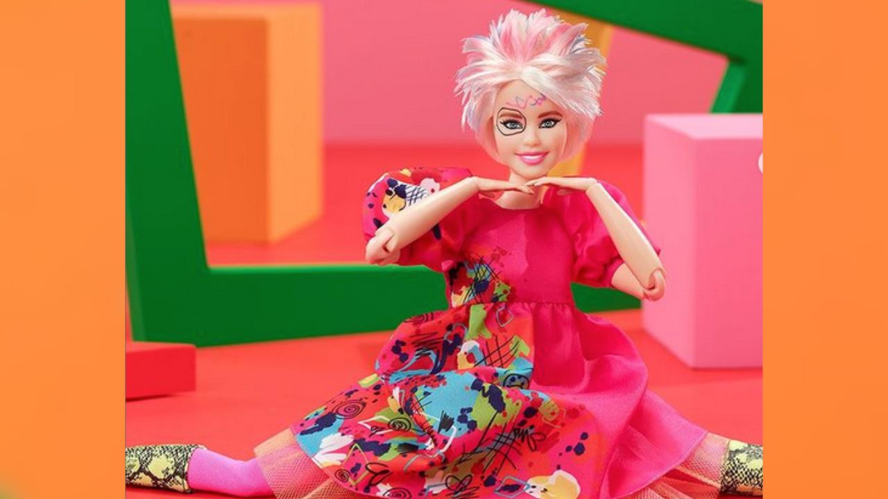 Mattel lanzó al mercado a la Barbie Rara , la cual dio vida Kate Mackinnon