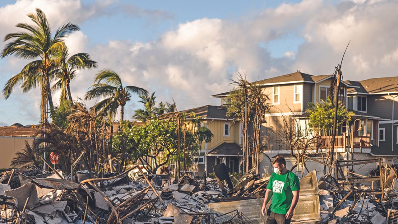 El fuego destruyó más de 2 mil 200 estructuras en el pueblo costero de Lahaina