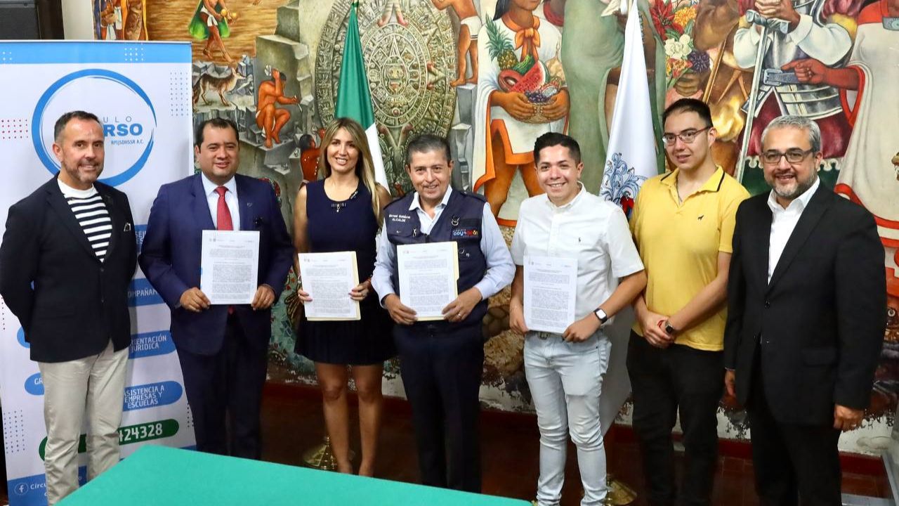 Al firmar un convenio de colaboración con la organización civil Círculo Diverso, el alcalde de Coyoacán, Giovani Gutiérrez, indicó que se formalizan estos trabajos para la prevención de infecciones de transmisión sexual (ITS) entre los grupos de atención prioritaria.