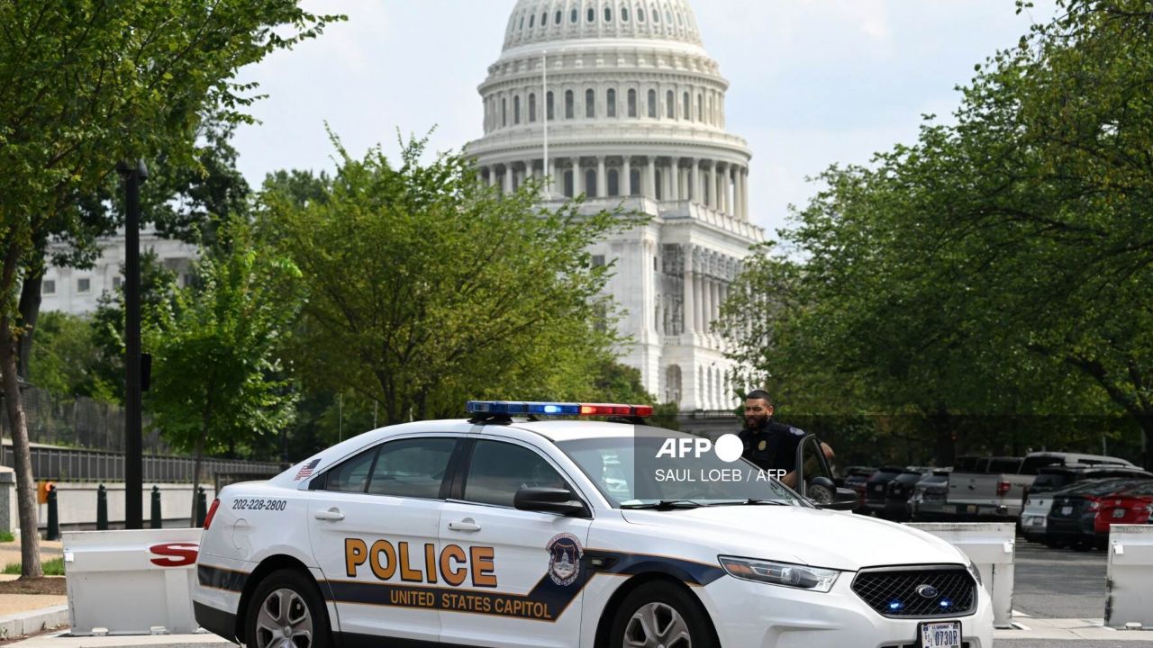 Tras recibir una llamada que alertaba de un posible tirador activo en el Capitolio de Estados Unidos, la Policía informó que no encontró a ninguna persona ni heridos en el interior del complejo