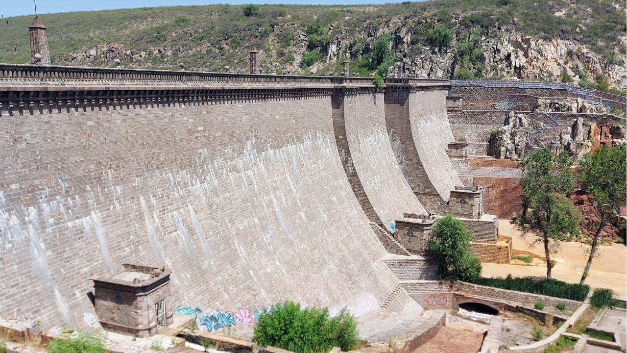 Los responsables de que la Presa San José se haya secado y esté en su nivel mínimo de extracción son el ayuntamiento e Interapas, afirmó la CEA