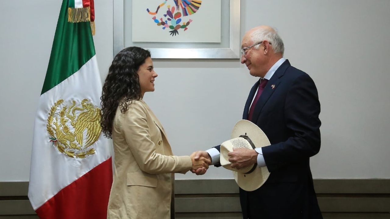 La secretaria de Gobernación y el Embajador de Estados Unidos en México se reunieron con el fin de mejora la relación entre ambas naciones