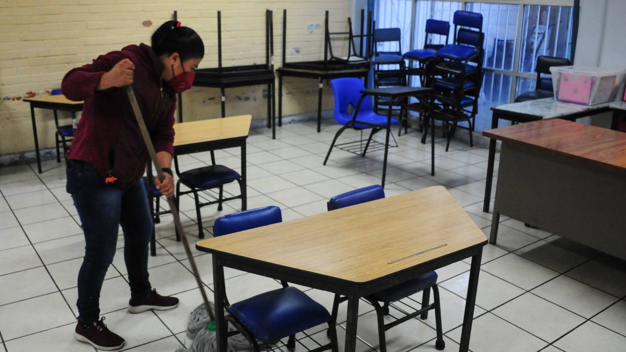 La Secretaría de Educación de Guerrero informó que para este jueves 26 de octubre las clases estarán suspendidas por el paso de 'Otis'