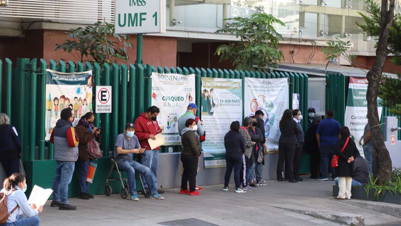 Integrantes de la organización civil Acción Ciudadana Frente a la Pobreza hicieron un llamado a aspirantes presenciales para garantizar el acceso a seguridad social de trabajadores y lograr una disminución en pobreza.