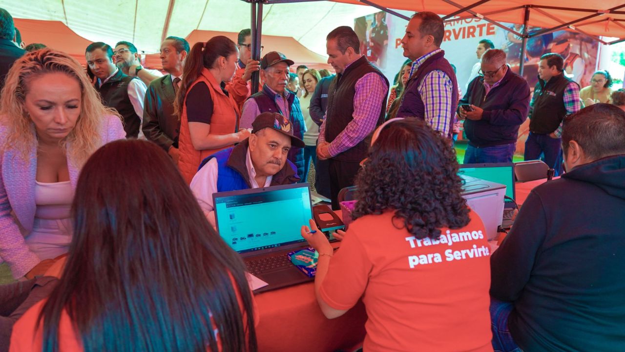 Brindan a los Tlalnepantlenses asesorías en materia social y administrativa gracias al programa "Estamos para servirte"