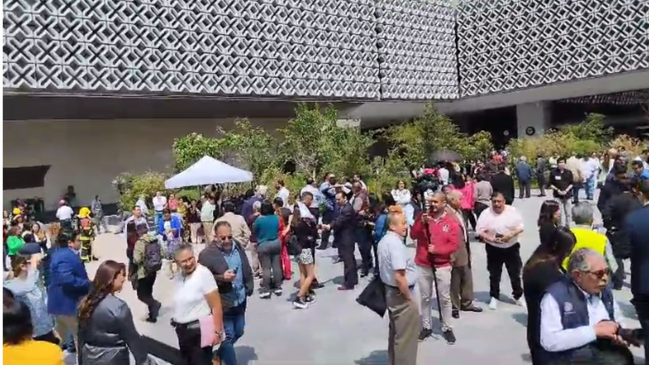 Participan más de 2 mil personas en simulacro en Cámara de Diputados