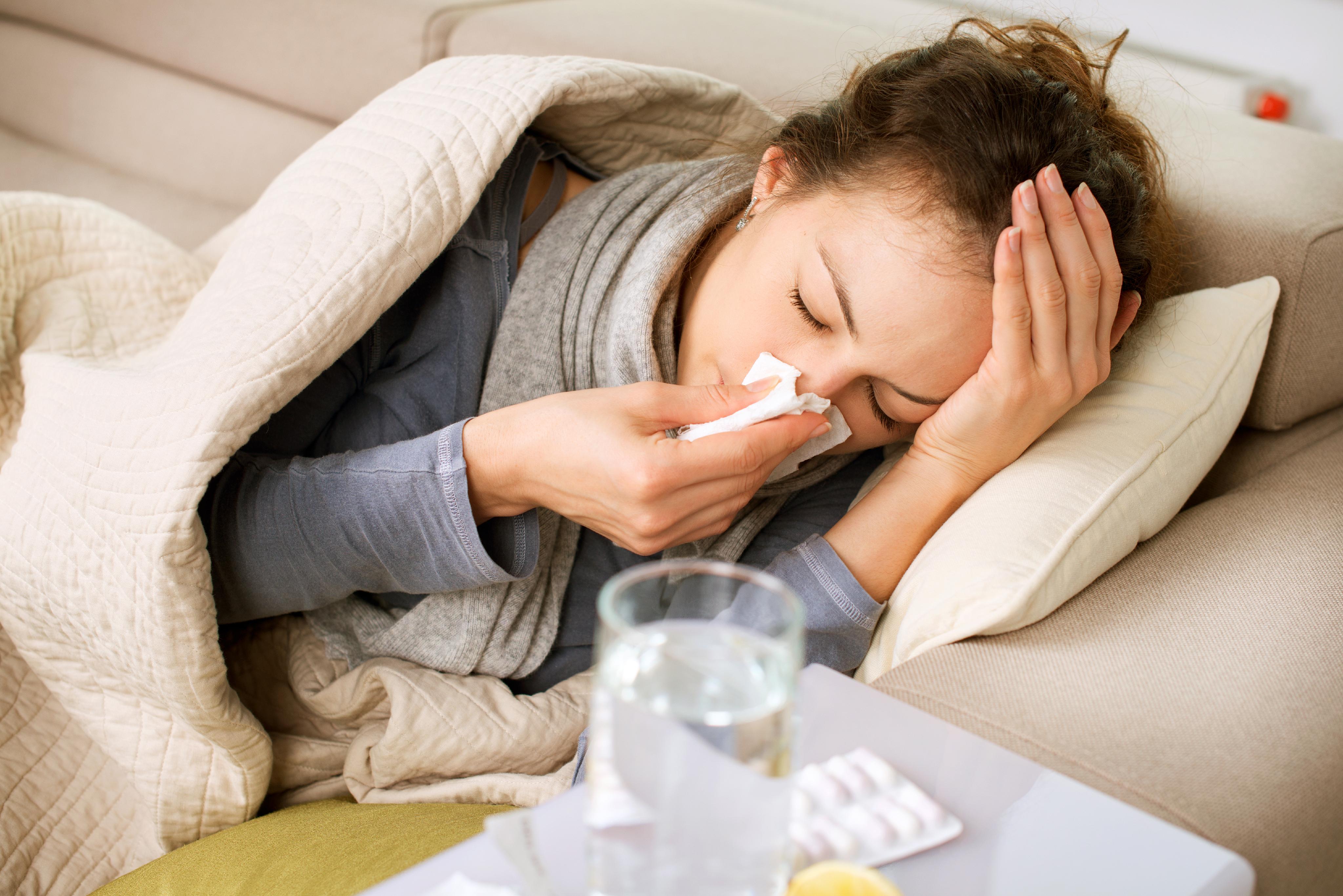 Para saber diferenciar entre covid, dengue y gripe, conoce aquí los síntomas de cada una.